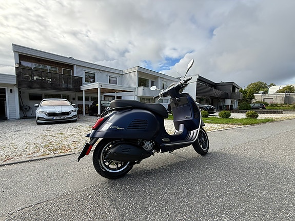 Vespa GTS 300 12 of 30