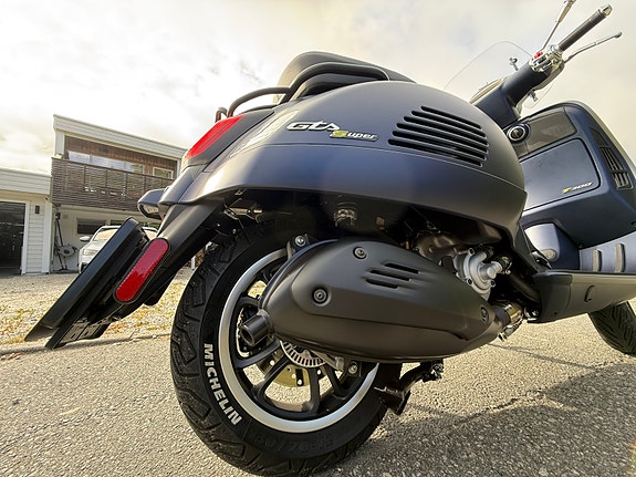 Vespa GTS 300 7 of 30