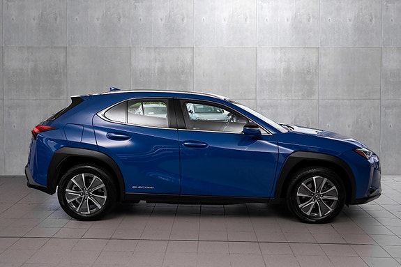 Lexus UX300e 9 of 24