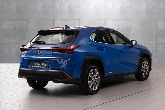 Lexus UX300e 11 of 24