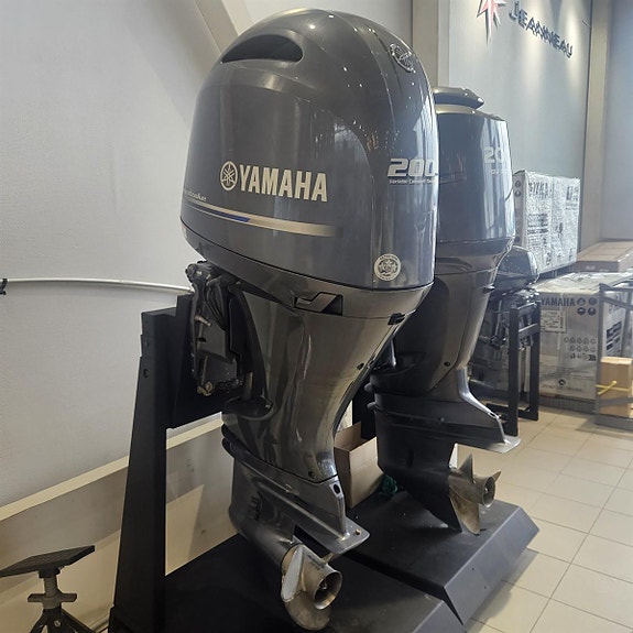 Yamaha F200GETX-A 2 of 3