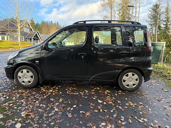 Toyota Yaris Verso 8 of 28