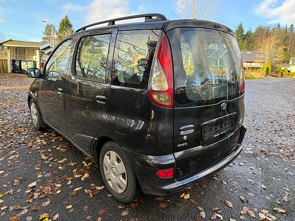 Toyota Yaris Verso 4 of 28