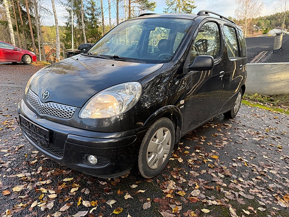 Toyota Yaris Verso 2 of 28