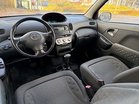 Toyota Yaris Verso 9 of 28
