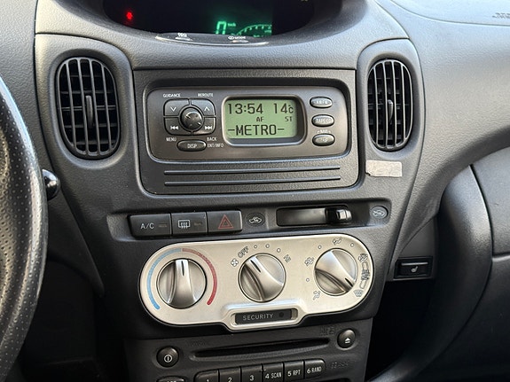 Toyota Yaris Verso 13 of 28