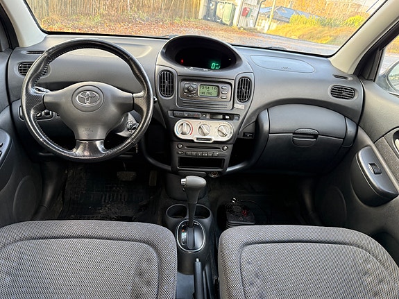 Toyota Yaris Verso 10 of 28