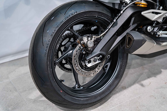 Triumph Street Triple 765 RS - Spar 30.000 kroner! Kun gått få mil 9 of 17