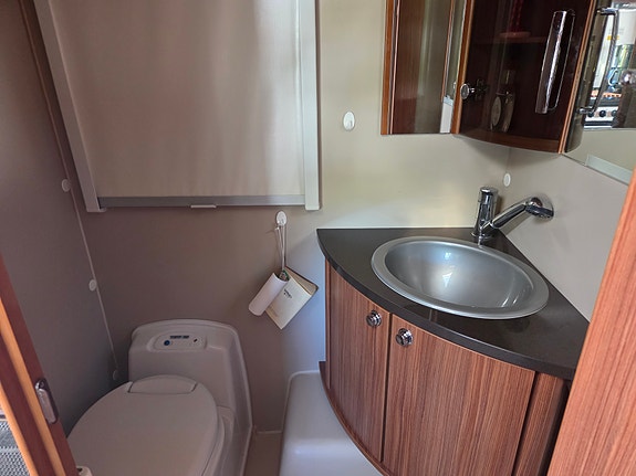 Adria Alpina 663 UK 8 of 14