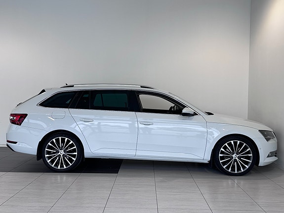Skoda Superb 11 of 30