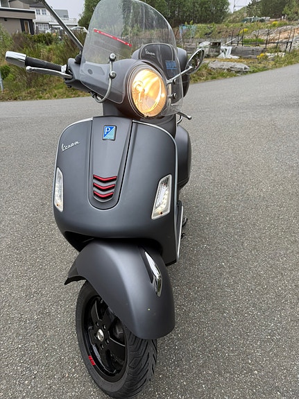 Vespa GTS 125 2 of 17