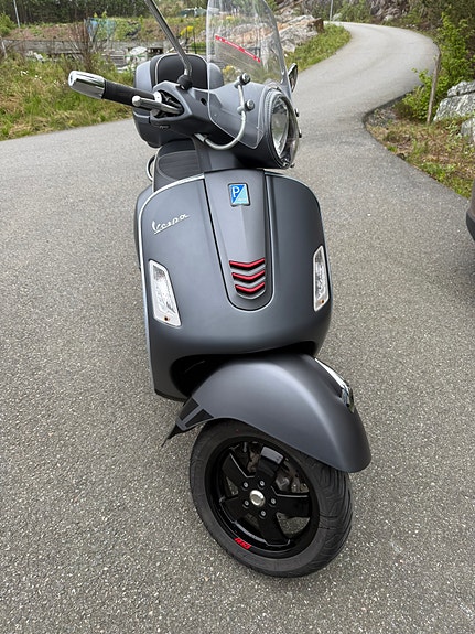 Vespa GTS 125 3 of 17