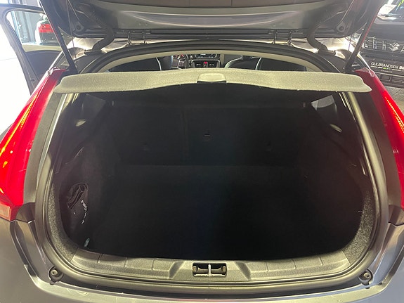 Volvo V40 21 of 26