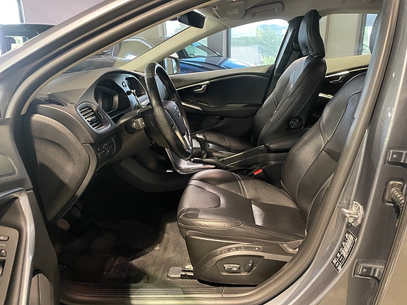 Volvo V40 8 of 26