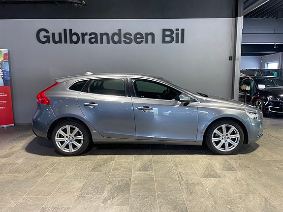 Volvo V40 4 of 26
