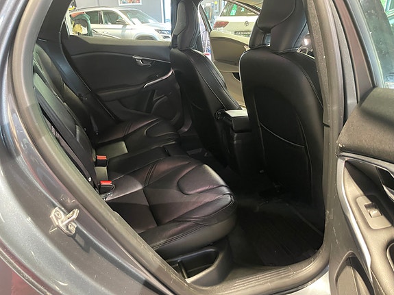 Volvo V40 22 of 26