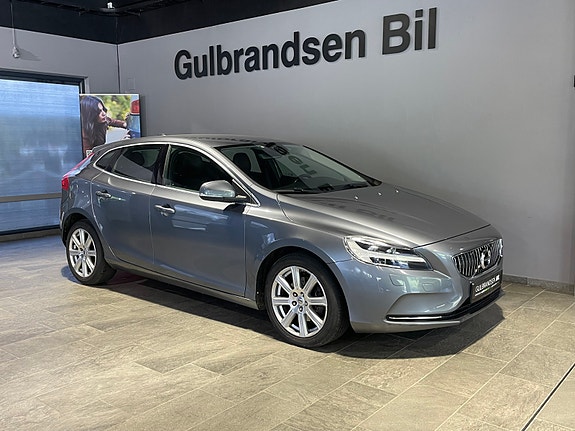 Volvo V40 3 of 26
