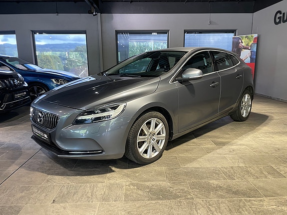 Volvo V40 7 of 26