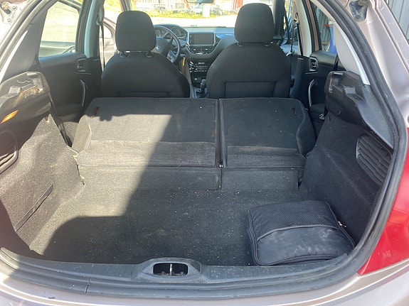 Peugeot 208 10 of 15