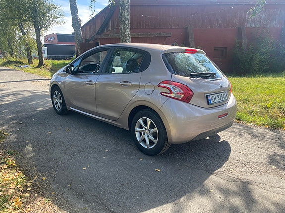 Peugeot 208 6 of 15