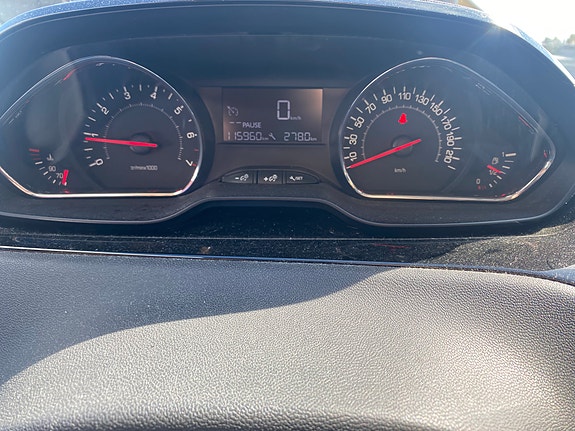 Peugeot 208 14 of 15
