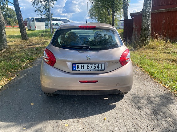 Peugeot 208 7 of 15