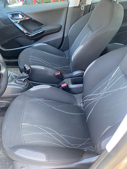 Peugeot 208 12 of 15