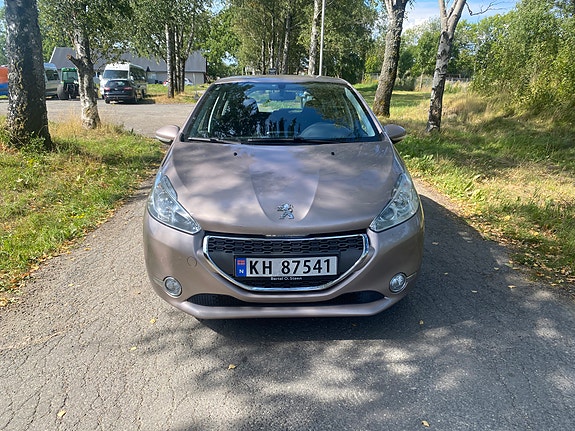Peugeot 208 2 of 15