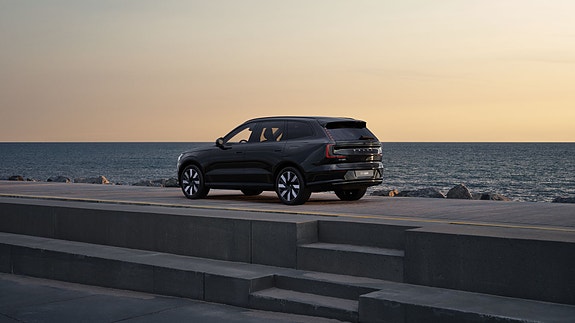 Volvo EX90 13 of 30