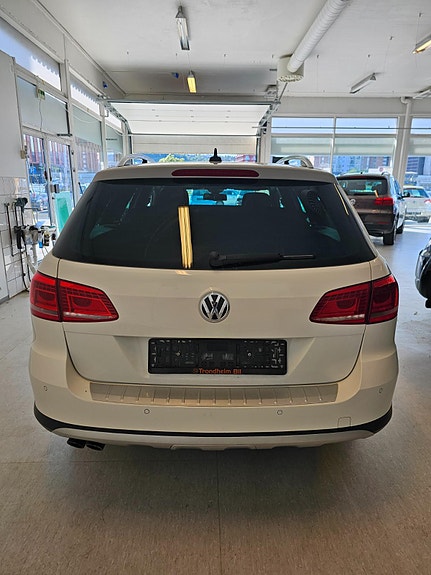 Volkswagen Passat Alltrack 7 of 25