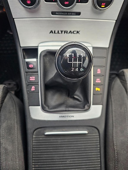 Volkswagen Passat Alltrack 15 of 25