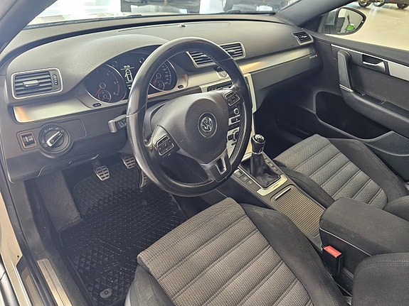 Volkswagen Passat Alltrack 9 of 25