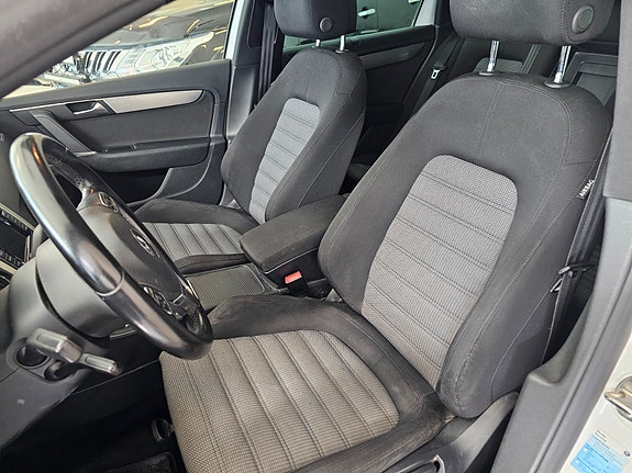 Volkswagen Passat Alltrack 8 of 25