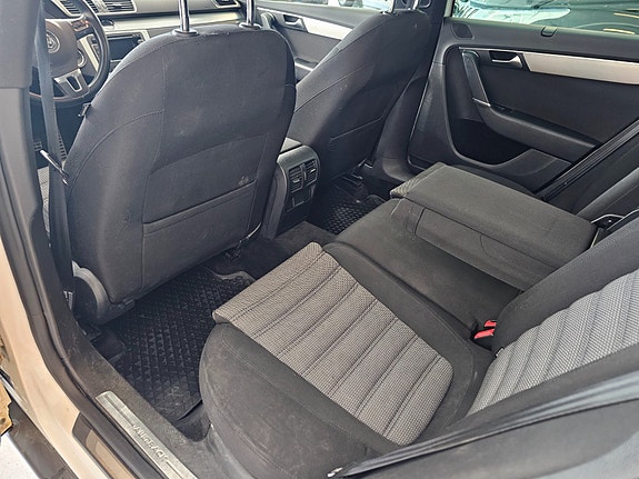 Volkswagen Passat Alltrack 12 of 25