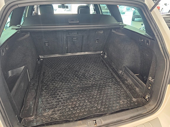Volkswagen Passat Alltrack 23 of 25