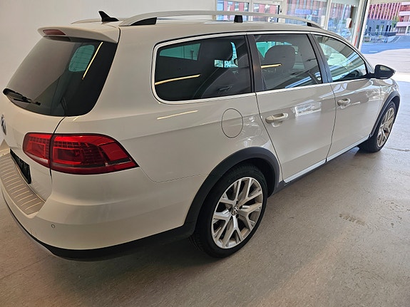 Volkswagen Passat Alltrack 4 of 25