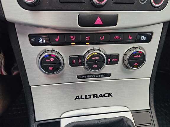 Volkswagen Passat Alltrack 16 of 25
