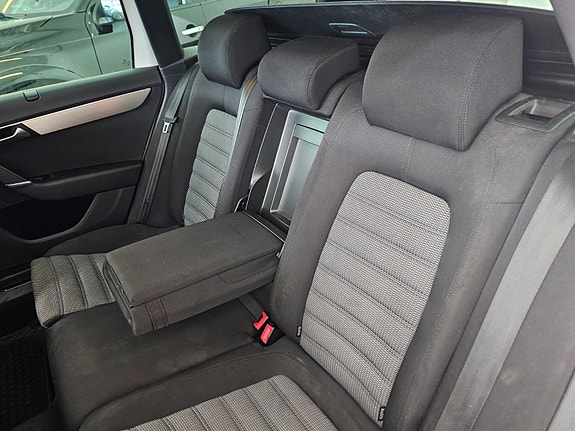 Volkswagen Passat Alltrack 11 of 25