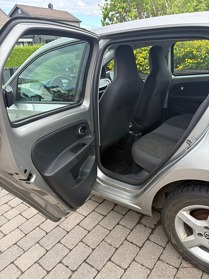 Volkswagen UP! 12 of 14
