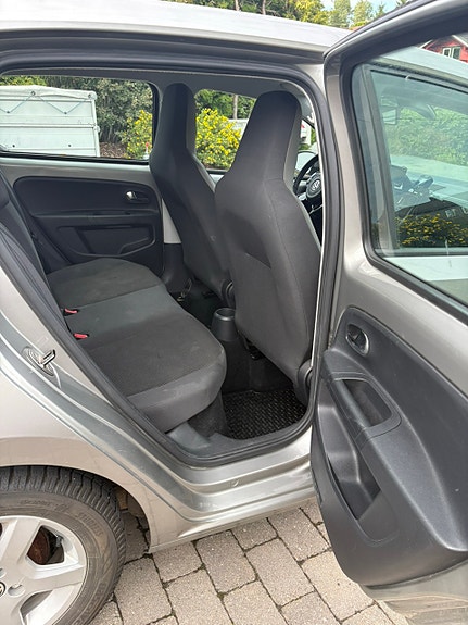 Volkswagen UP! 14 of 14
