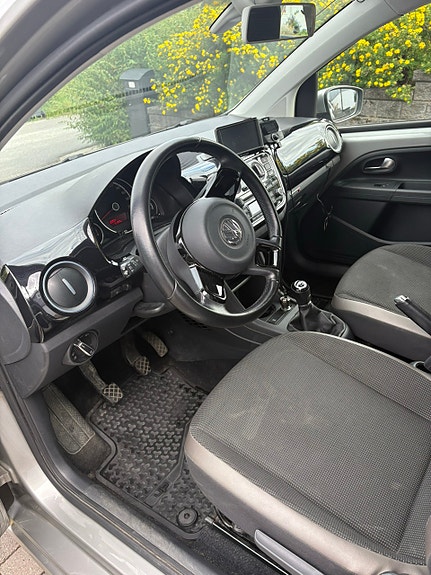 Volkswagen UP! 11 of 14