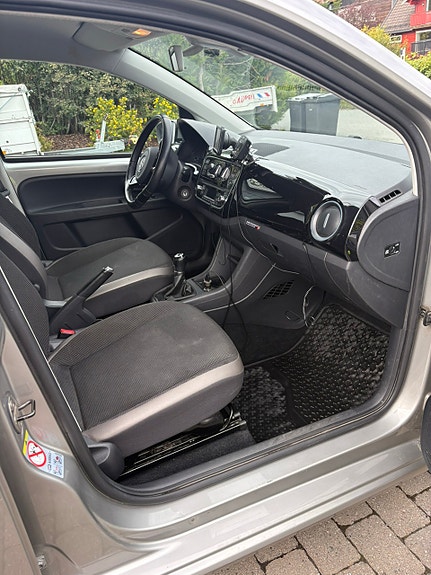Volkswagen UP! 8 of 14