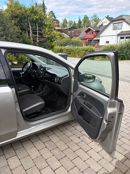Volkswagen UP! 9 of 14