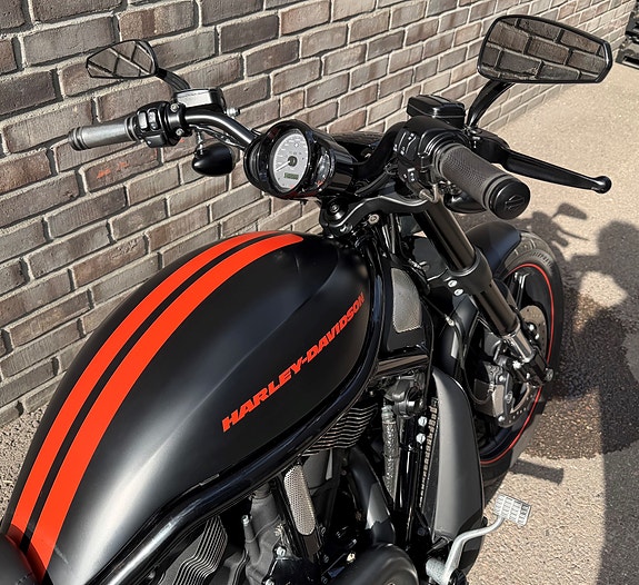 Harley-Davidson VRSCDX Night Rod Special 5 of 13