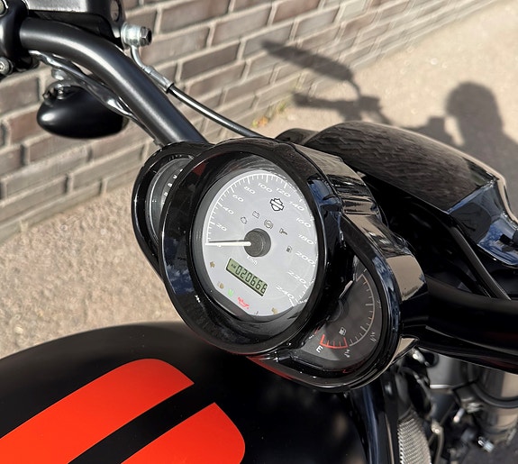 Harley-Davidson VRSCDX Night Rod Special 6 of 13