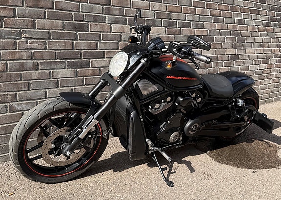 Harley-Davidson VRSCDX Night Rod Special 11 of 13