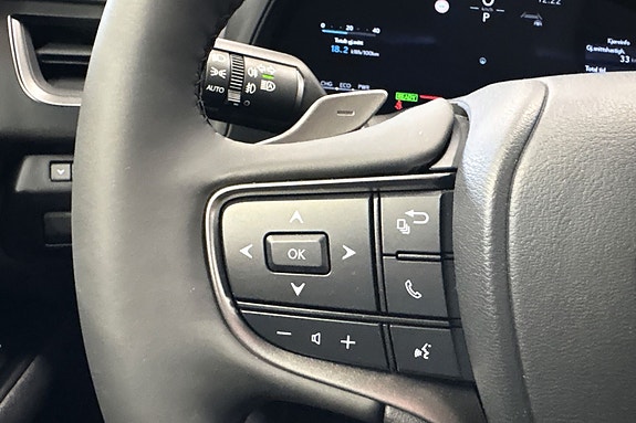 Lexus UX300e 27 of 30