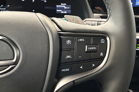 Lexus UX300e 28 of 30