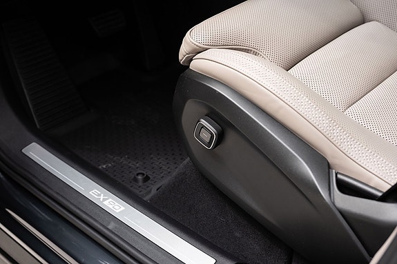 Volvo EX90 17 of 30