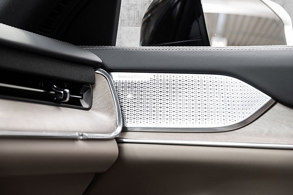 Volvo EX90 13 of 30